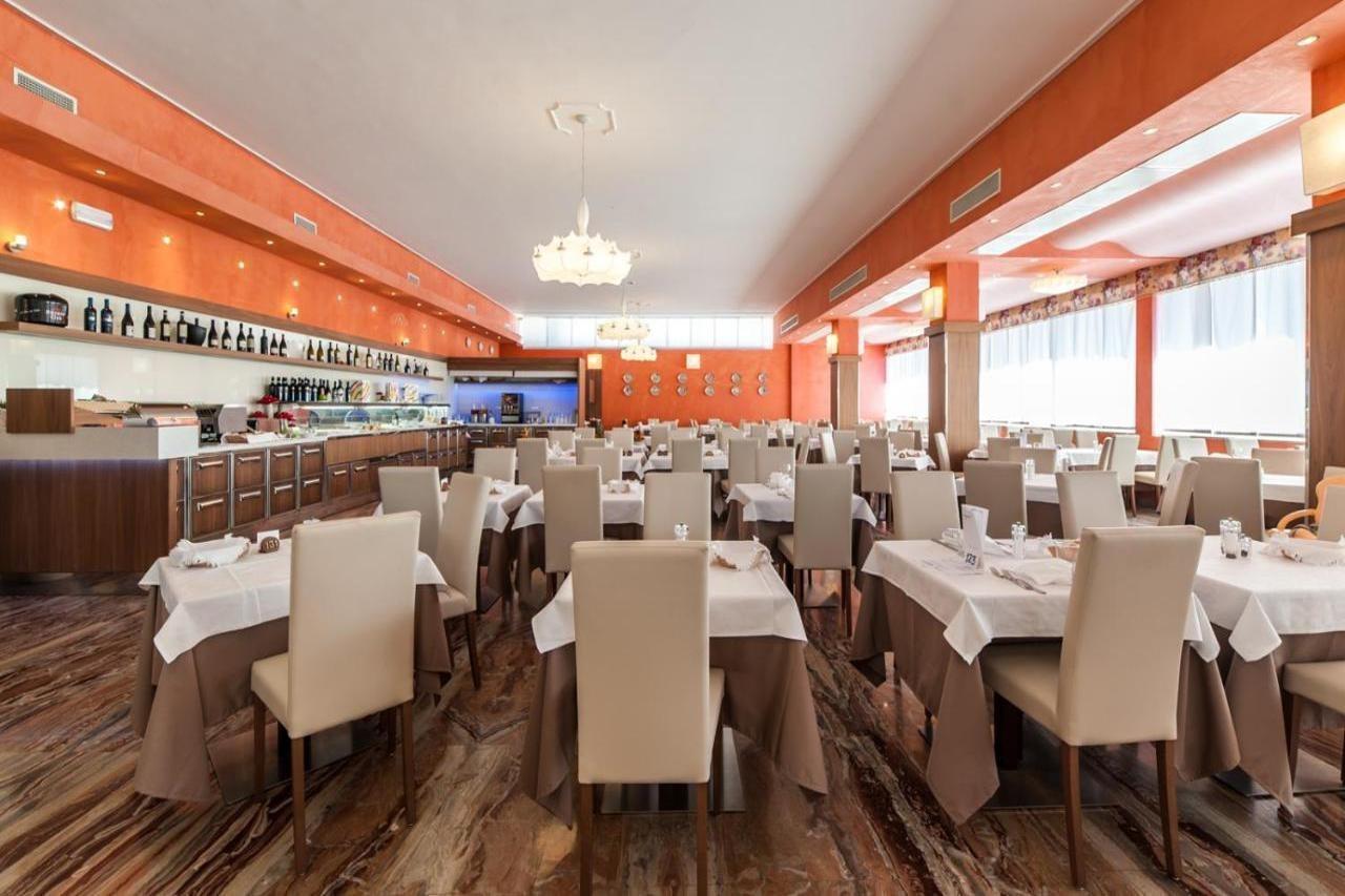 Hotel President Bibione Bagian luar foto