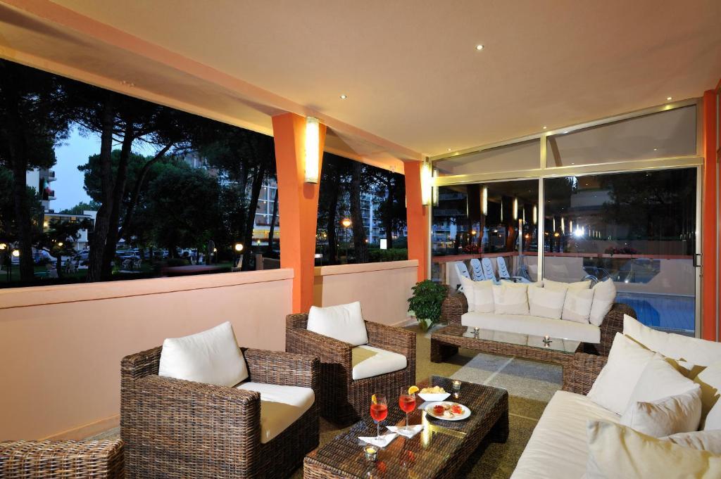 Hotel President Bibione Bagian luar foto