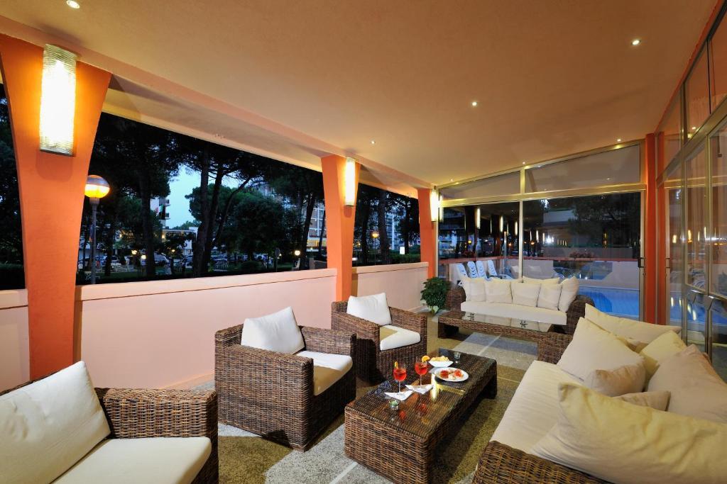 Hotel President Bibione Bagian luar foto